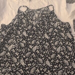 Women's Black and White Patterned Top